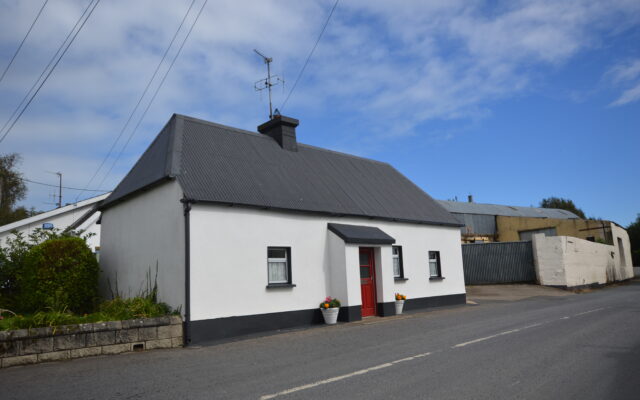 ‘Look inside: Charming coastal Wexford cottage on the market for €120,000’. Sunday World. 18/09/23.
